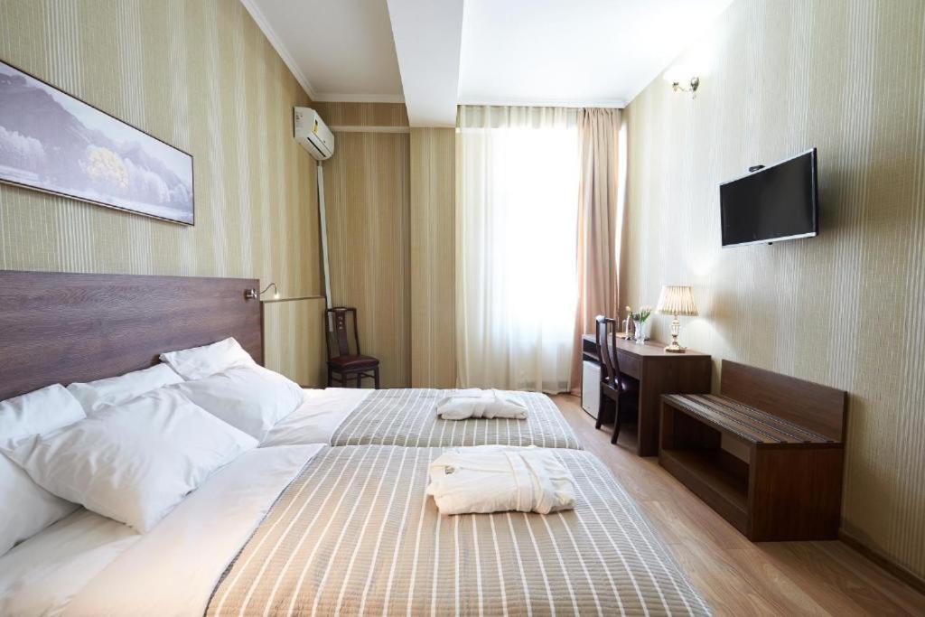 טביליסי The Hilltop Skyline Hotel מראה חיצוני תמונה