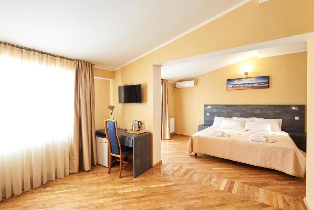 טביליסי The Hilltop Skyline Hotel מראה חיצוני תמונה