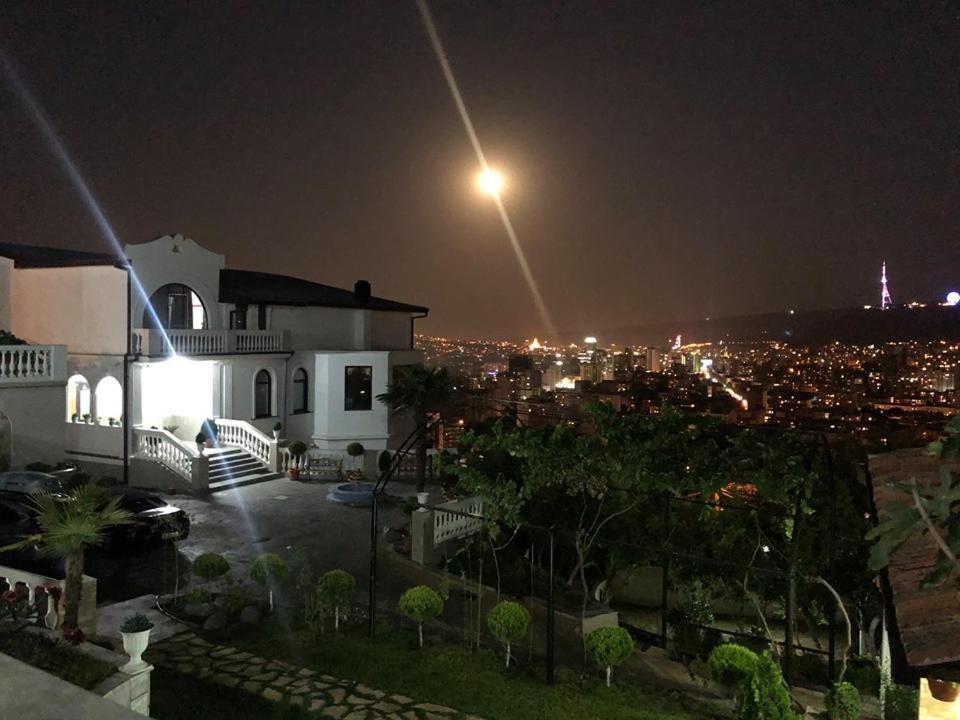 טביליסי The Hilltop Skyline Hotel מראה חיצוני תמונה